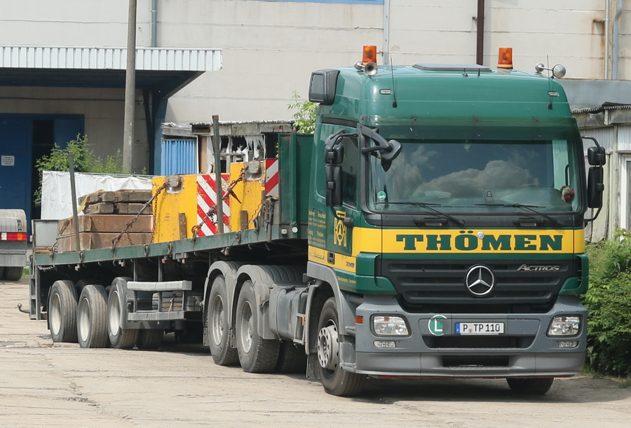 Thömen Actros mit Ballastauflieger - Copyright: www.olli80.de