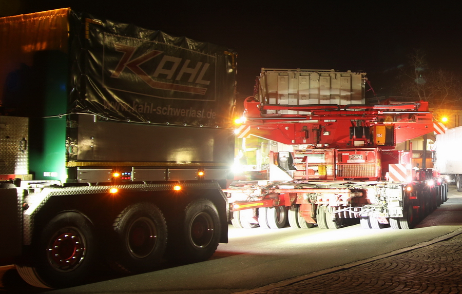 Kahl mit Goldhofer Greiner Seitenträgerbrücke und Transformator - Copyright: www.olli80.de