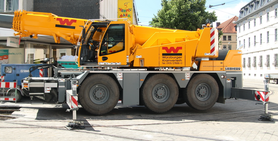 Würzburger Kranverleih LTC 1050-3.1 - Copyright: www.olli80.de