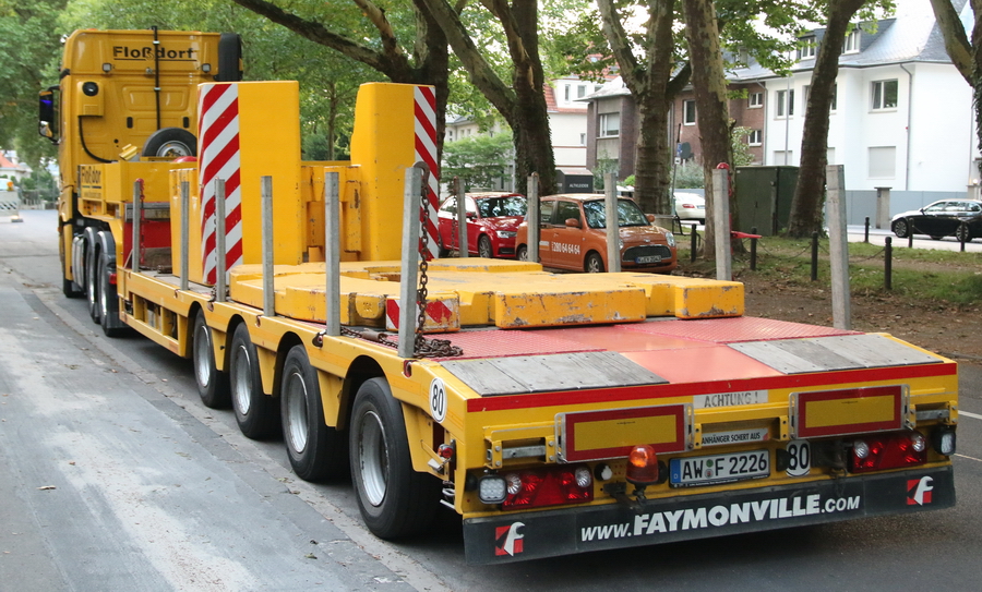 Floßdorf - MB Actros mit Faymonville Semiauflieger - Copyright: www.olli80.de