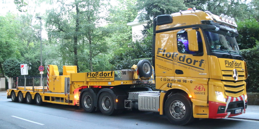 Floßdorf - MB Actros mit Faymonville Semiauflieger - Copyright: www.olli80.de