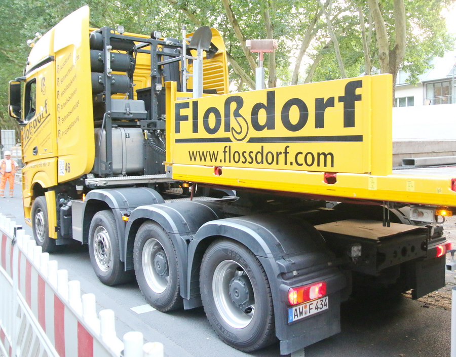 Floßdorf - MB Actros 4163 mit Faymonville Ballasttrailer - Copyright: www.olli80.de