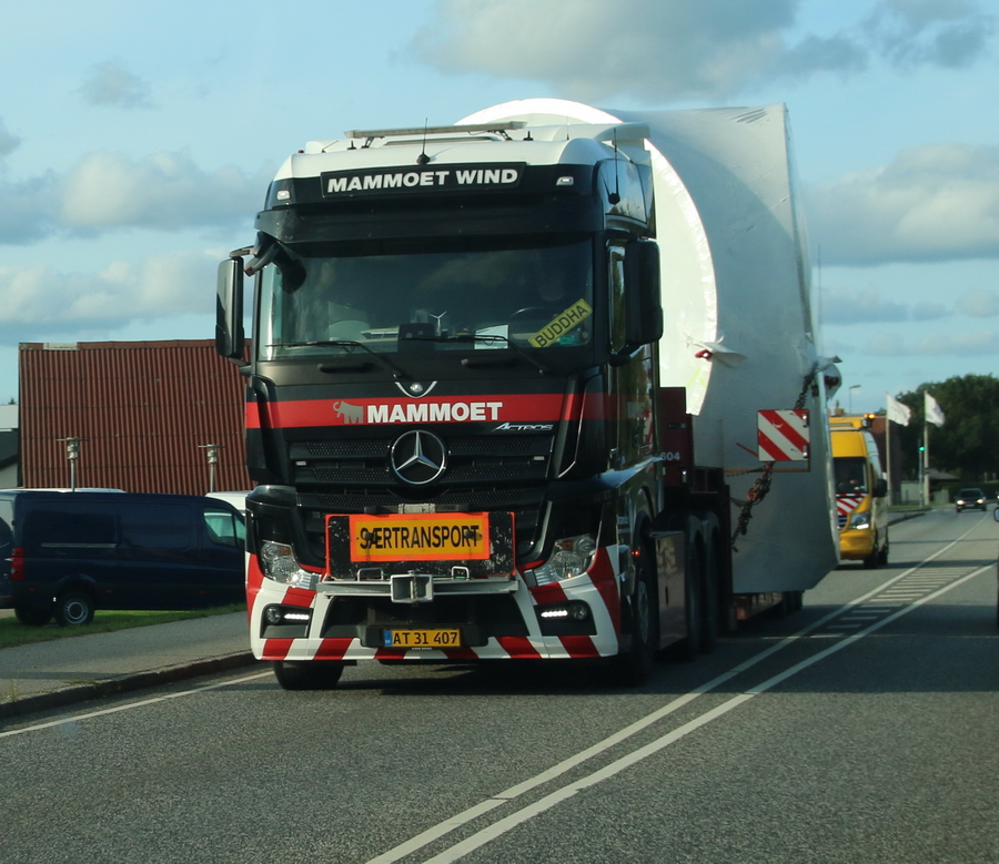 MB Actros Mammoet Wind - Copyright: www.olli80.de