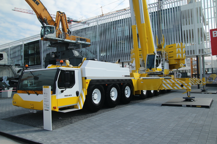 Liebherr LTM 1450-8.1 Mediaco - Copyright: www.olli80.de