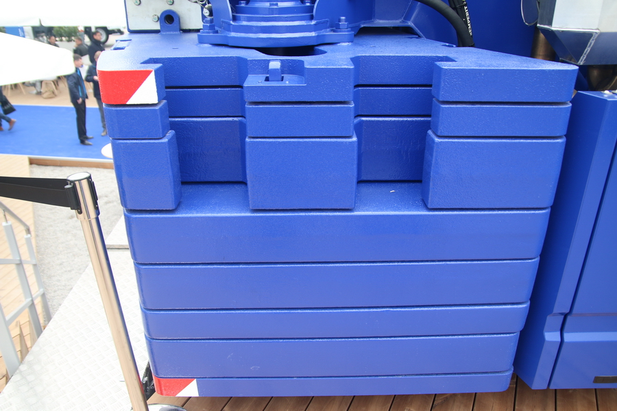 Tadano ATF 120-5.1 Ballast - Copyright: www.olli80.de