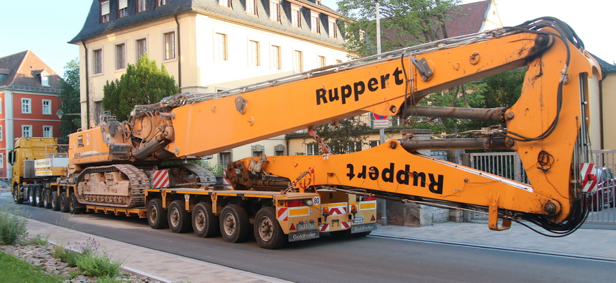 Ruppert Arocs 3363 mit Goldhofer Auflieger und Liebherr R 954 - Copyright: www.olli80.de