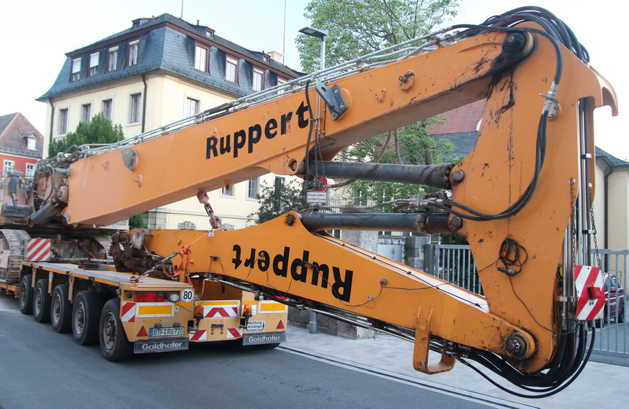 Ruppert Arocs 3363 mit Goldhofer Auflieger und Liebherr R 954 - Copyright: www.olli80.de