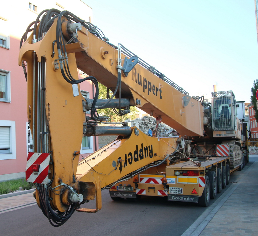 Ruppert Arocs 3363 mit Goldhofer Auflieger und Liebherr R 954 - Copyright: www.olli80.de