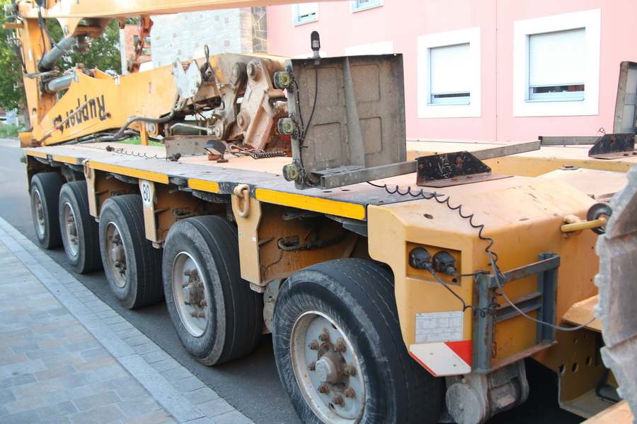 Ruppert Arocs 3363 mit Goldhofer Auflieger und Liebherr R 954 - Copyright: www.olli80.de