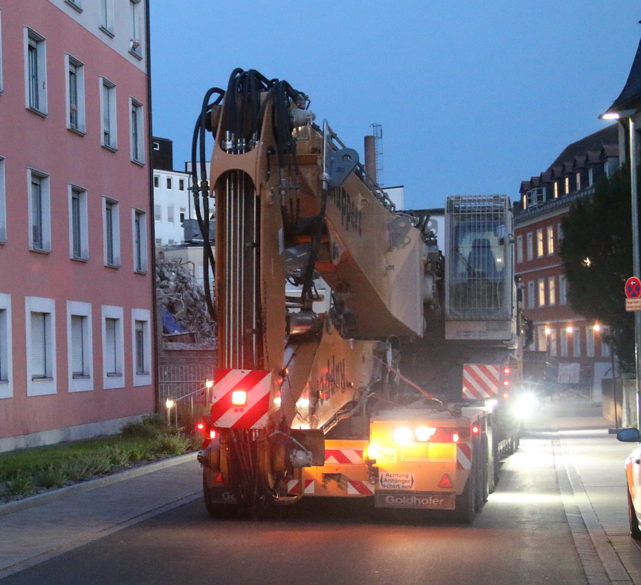 Ruppert Arocs 3363 mit Goldhofer Auflieger und Liebherr R 954 - Copyright: www.olli80.de