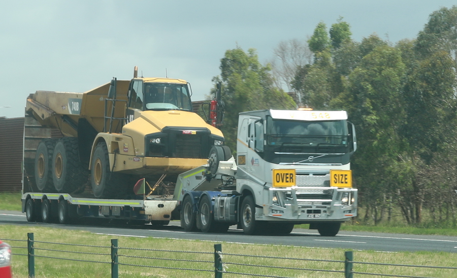 Volvo mit Dumper - Copyright: www.olli80.de