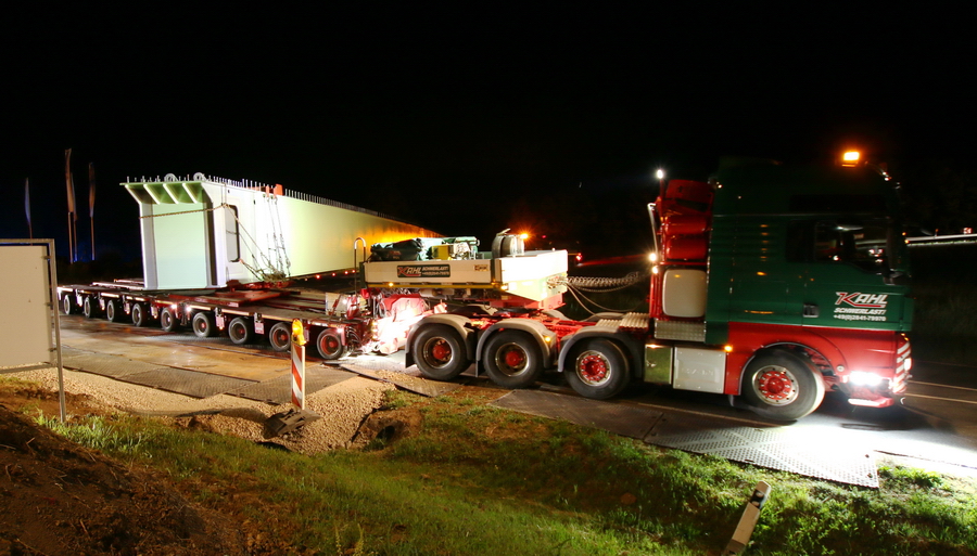 Kahl MAN TGX mit Brückenträger  - Copyright: www.olli80.de