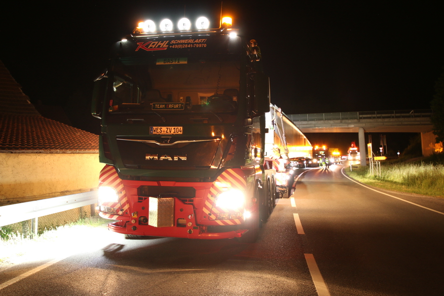 Kahl MAN TGX mit Brückenträger  - Copyright: www.olli80.de