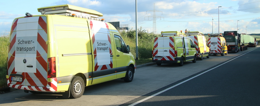 Begleitfahrzeuge  - Copyright: www.olli80.de