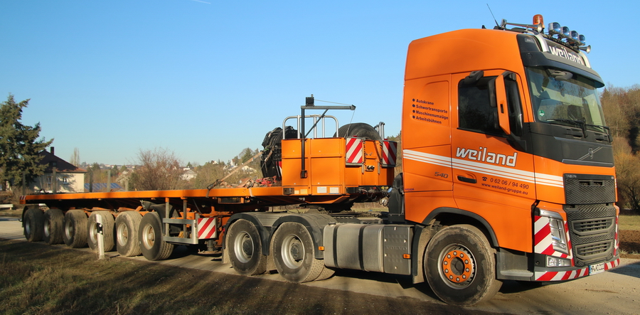 Weiland Volvo FH mit Faymonville Ballastauflieger - Copyright: www.olli80.de
