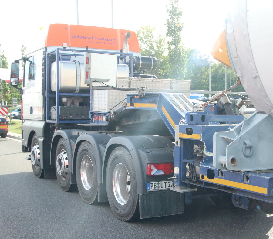 Universal Transport MAN TGX 33.500  - Copyright: www.olli80.de
