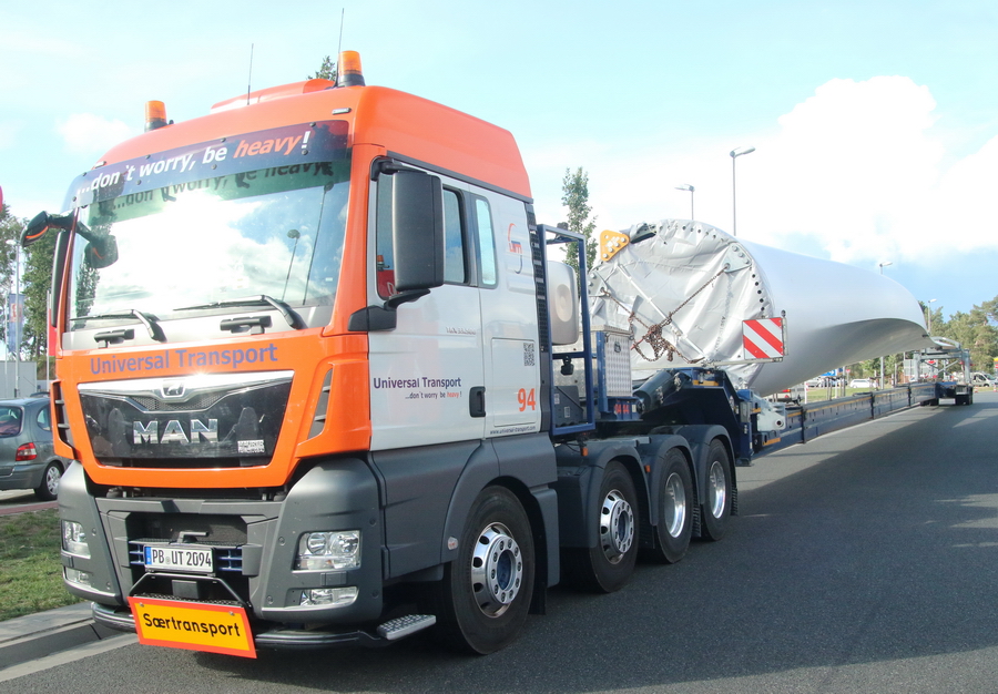 Universal Transport MAN TGX 33.500 - Copyright: www.olli80.de