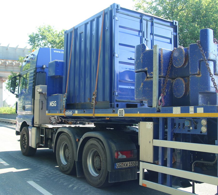 MSG MAN TGX 33.540 mit Nooteboom Ballastauflieger - Copyright: www.olli80.de