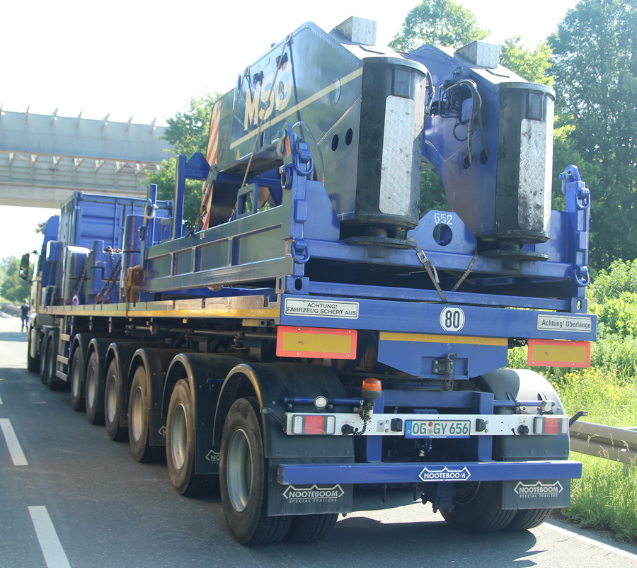 MSG MAN TGX 33.540 mit Nooteboom Ballastauflieger - Copyright: www.olli80.de