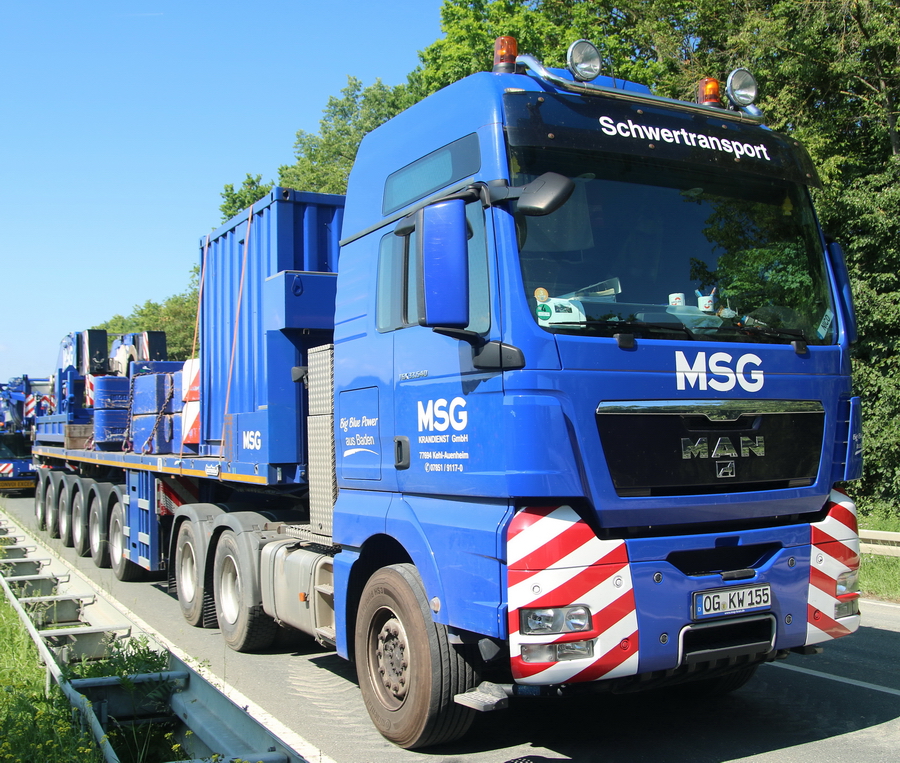 MSG MAN TGX 33.540 mit Nooteboom Ballastauflieger - Copyright: www.olli80.de