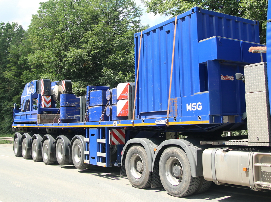 MSG MAN TGX 33.540 mit Nooteboom Ballastauflieger - Copyright: www.olli80.de