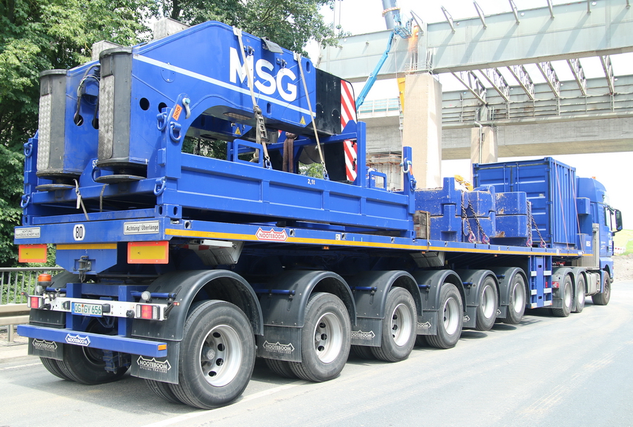 MSG MAN TGX 33.540 mit Nooteboom Ballastauflieger - Copyright: www.olli80.de