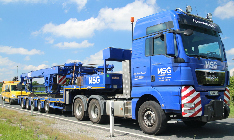 MSG MAN TGX 41.540 mit Nooteboom Semiauflieger - Copyright: www.olli80.de
