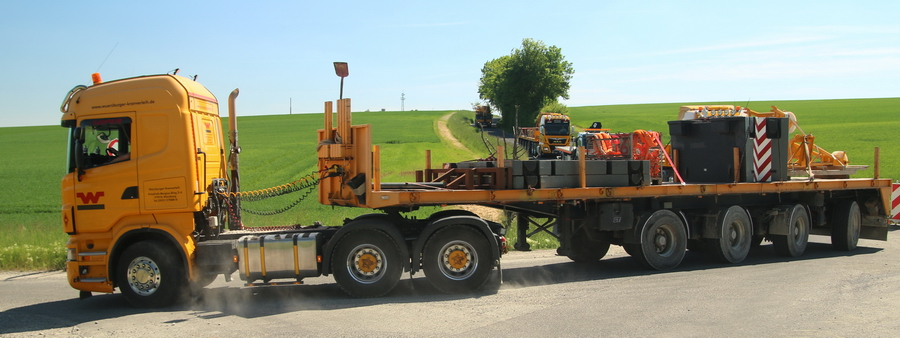 Würzburger Kranverleih Scania R620 mit Ballastuaflieger - Copyright: www.olli80.de