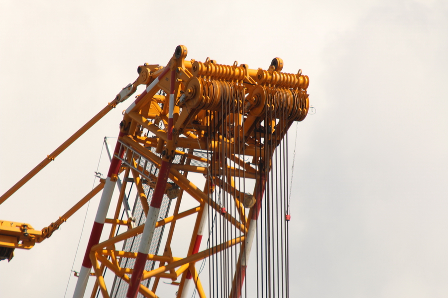 Sarens Bracht Superlift 3800 Hauptmast Rollenkopf - Copyright: www.olli80.de