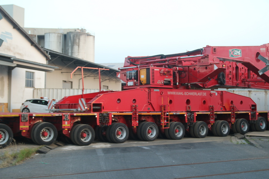 Kahl MB Actros mit Goldhofer-Greiner Kesselbrücke - Copyright: www.olli80.de