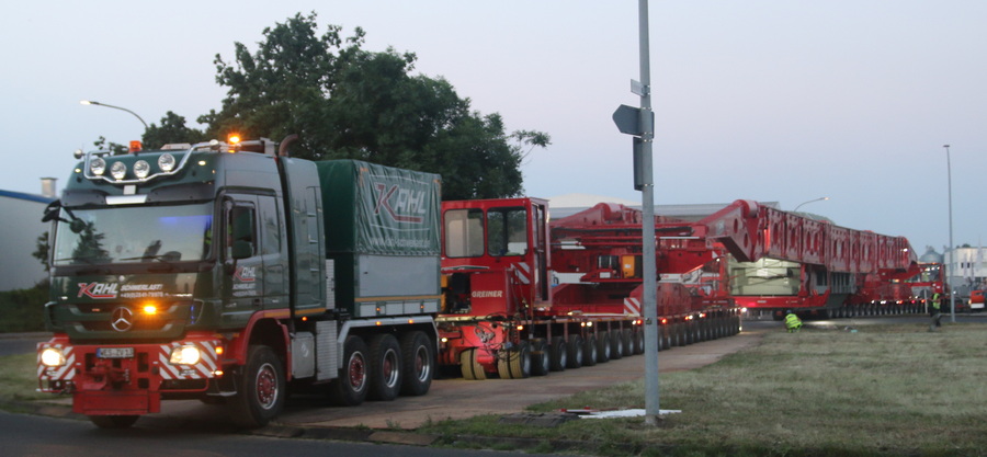 Gebr. Markewitsch MB Actros 4163 mit Goldhofer-Greiner Kesselbrücke - Copyright: www.olli80.de