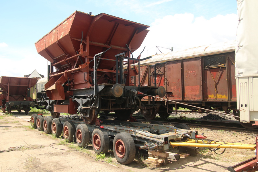 Eisenbahnwelt Darmstadt-Kranichstein MAN F8 26.361 mit Culemeyer Straßenroller  - Copyright: www.olli80.de