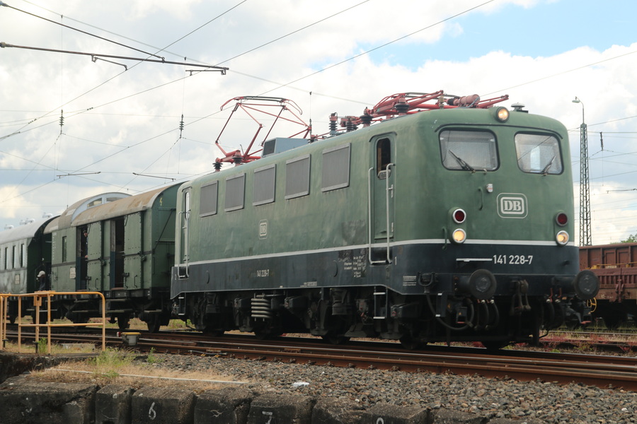 Eisenbahnwelt Darmstadt-Kranichstein BR 141 228-7 - Copyright: www.olli80.de