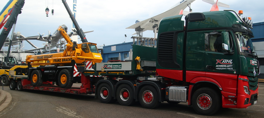 Kahl MB Actros mit Faymonville Tiefbettauflieger - Copyright: www.olli80.de
