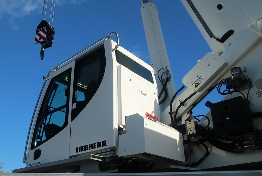 Bauma 2022 - Liebherr LRT 1090-2.1 Kranfahrerkabine - Copyright: www.olli80.de