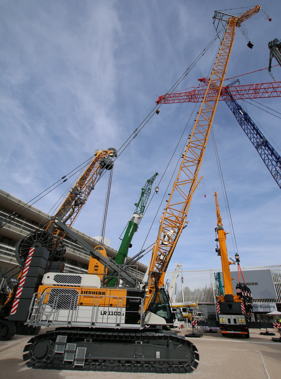 Bauma 2022 - Liebherr LR 1100.1 Gesamtansicht - Copyright: www.olli80.de