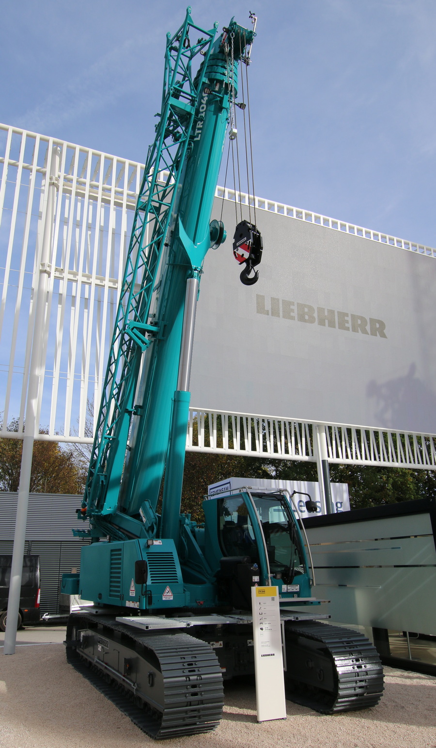 Bauma 2022 - Liebherr LTR 1040 Svestka Gesamtansicht - Copyright: www.olli80.de