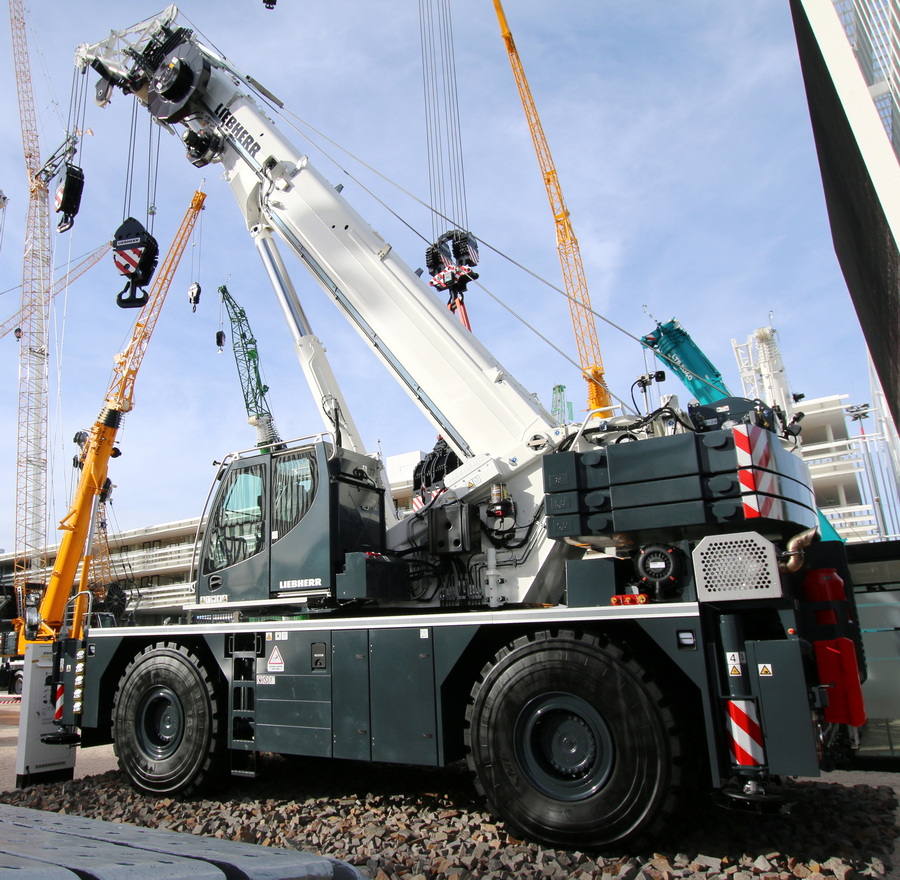 Bauma 2022 - Liebherr LRT 1130-2.1 Fahrerseite - Copyright: www.olli80.de