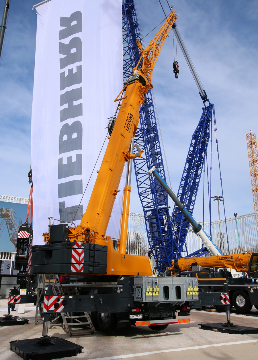 Bauma 2022 - Liebherr LTM 1110-5.2 Mast mit Gitterspitze - Copyright: www.olli80.de