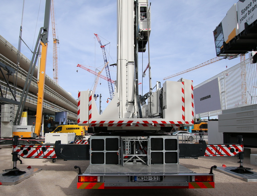 Bauma 2022 - Liebherr MK 140-5.1 Heckansicht - Copyright: www.olli80.de