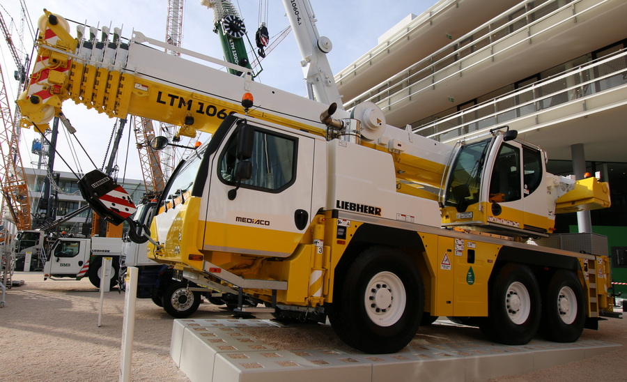 Bauma 2022 - Liebherr LTM 1060-3.1 Mediaco - Copyright: www.olli80.de