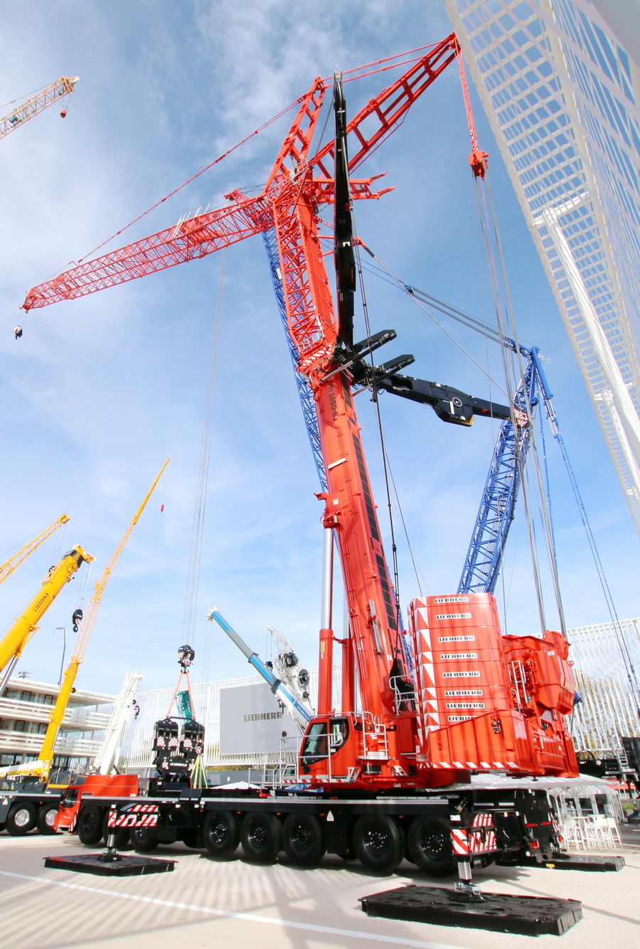 Bauma 2022 - Liebherr LTM 1650-8.1 Hüffermann Gesamtansicht - Copyright: www.olli80.de