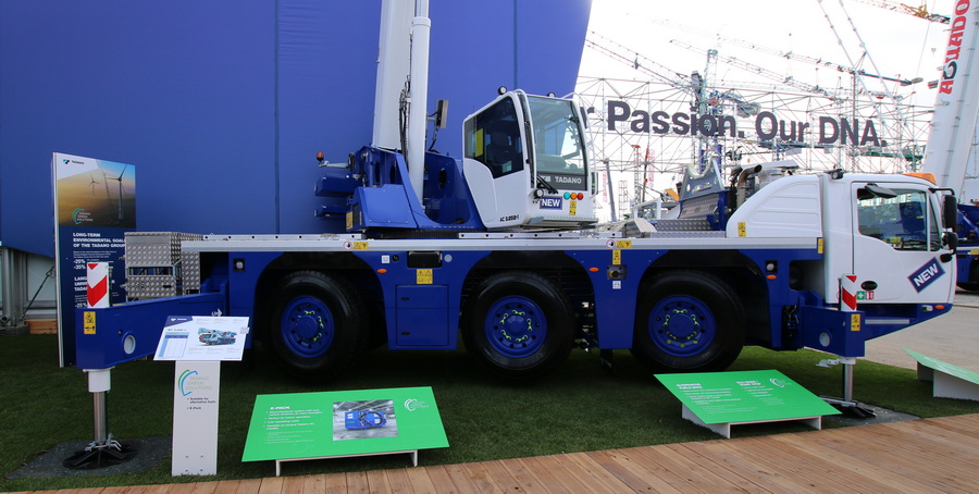 Bauma 2022 - Tadano AC 3.050-1 Unterwagen Seitenansicht - Copyright: www.olli80.de