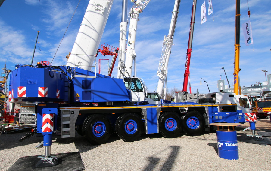 Bauma 2022 - Tadano AC 5.250-2 Beifahrerseite - Copyright: www.olli80.de