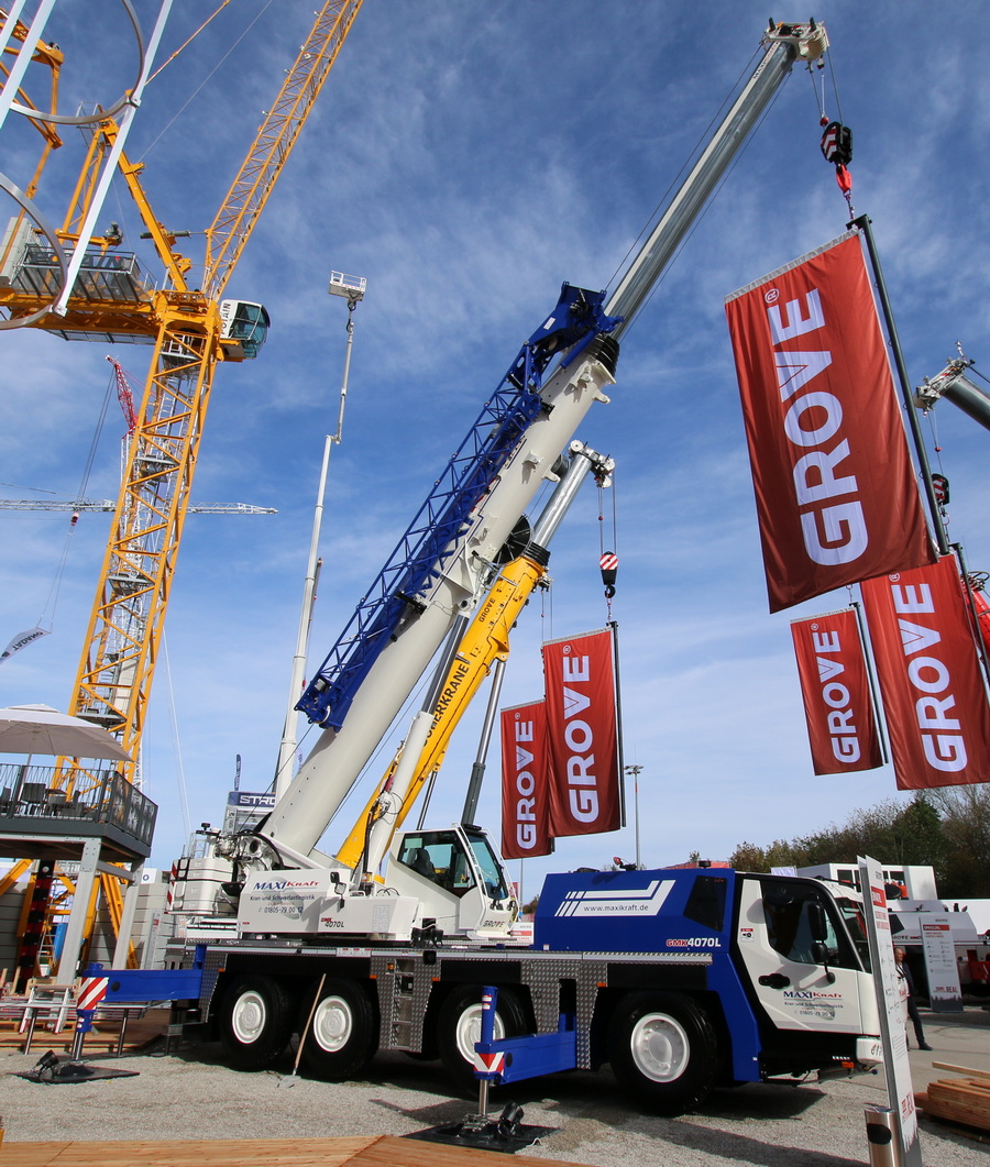 Bauma 2022 - Grove GMK 4070L Maxikraft Gesamtansicht Beifahrerseite - Copyright: www.olli80.de