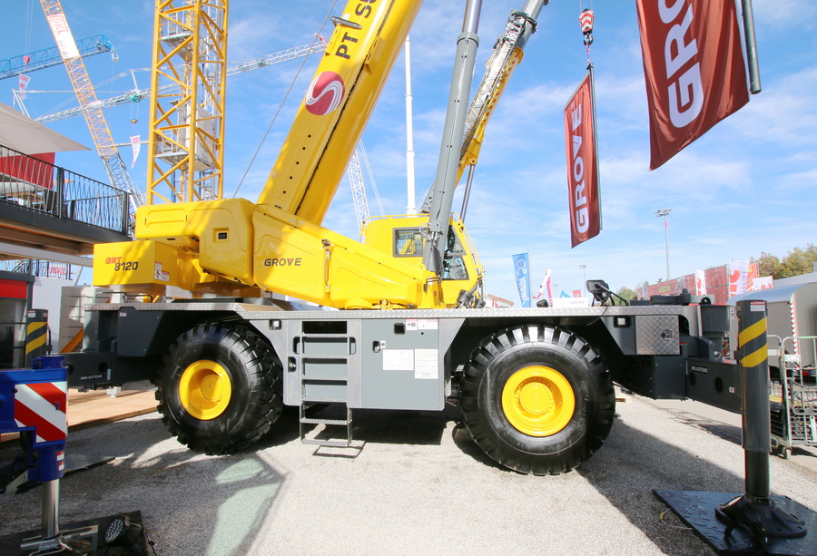 Bauma 2022 - Grove GRT 8120 PT Superkrane Seitenansicht - Copyright: www.olli80.de