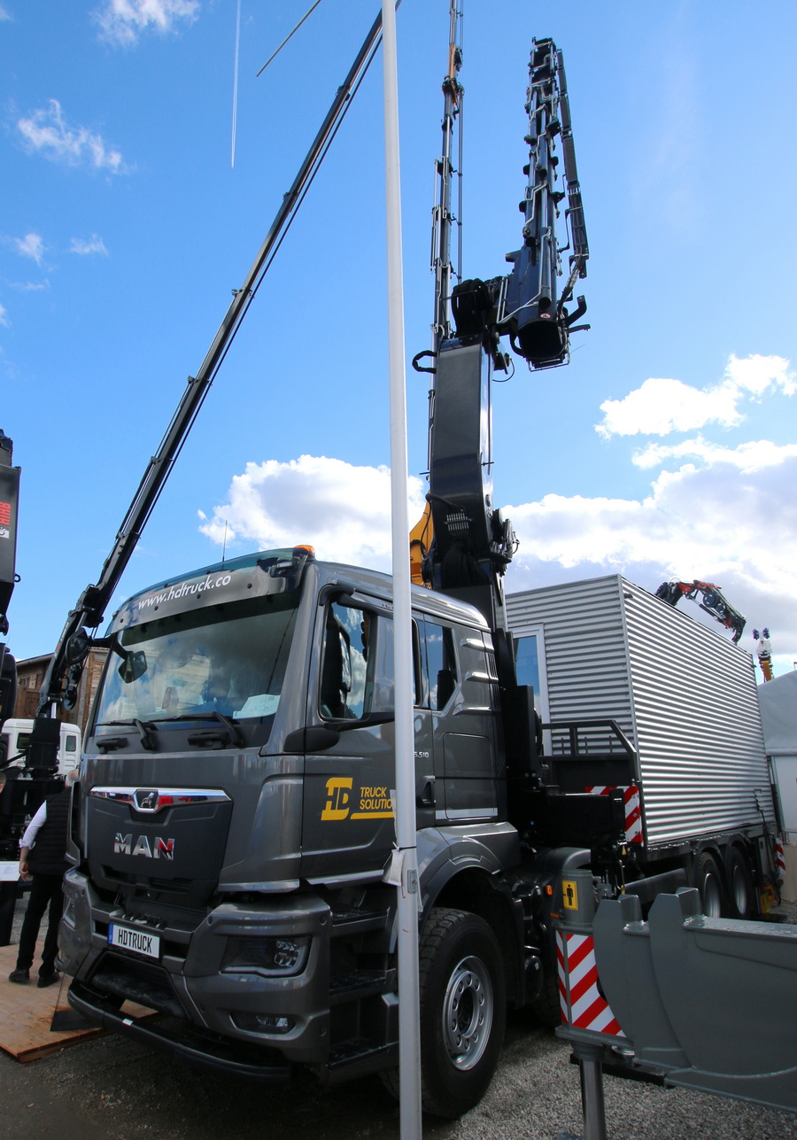 Bauma 2022 - HD Truck MAN TGS 35.510 mit Effer 955 - Copyright: www.olli80.de