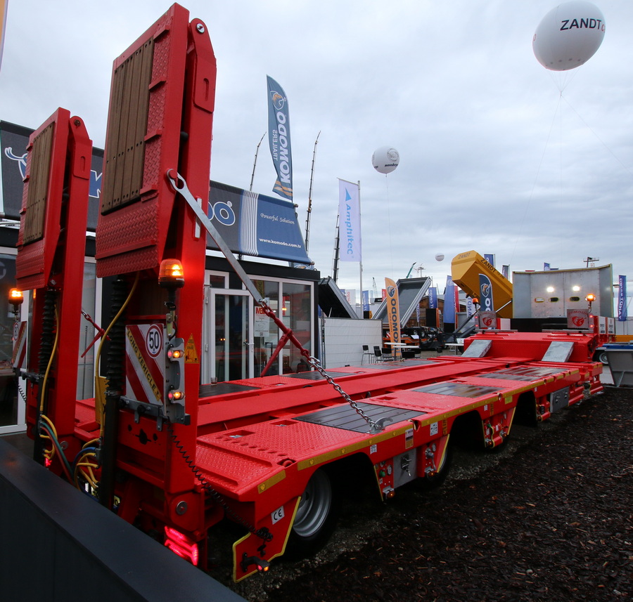 Bauma 2022 -  Komodo Semiauflieger - Copyright: www.olli80.de