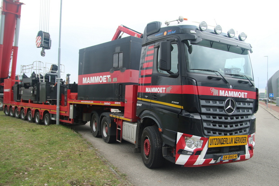 Mammoet MB Arocs 3358 mit Nooteboom Semiauflieger - Copyright: www.olli80.de