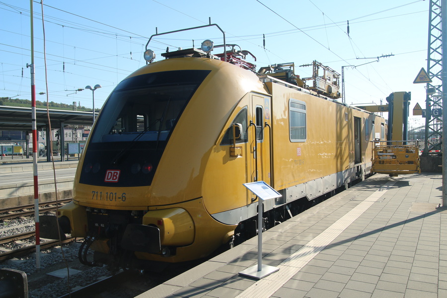 Hubarbeitsbühnen-Instandhaltungsfahrzeug 711 101-6 - Copyright: www.olli80.de